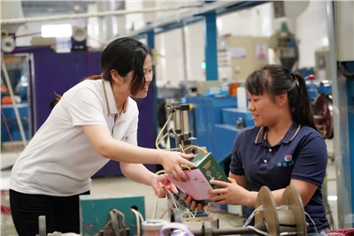 感恩母親 送愛到崗 | 湘聯電纜開展母親節關愛活動！